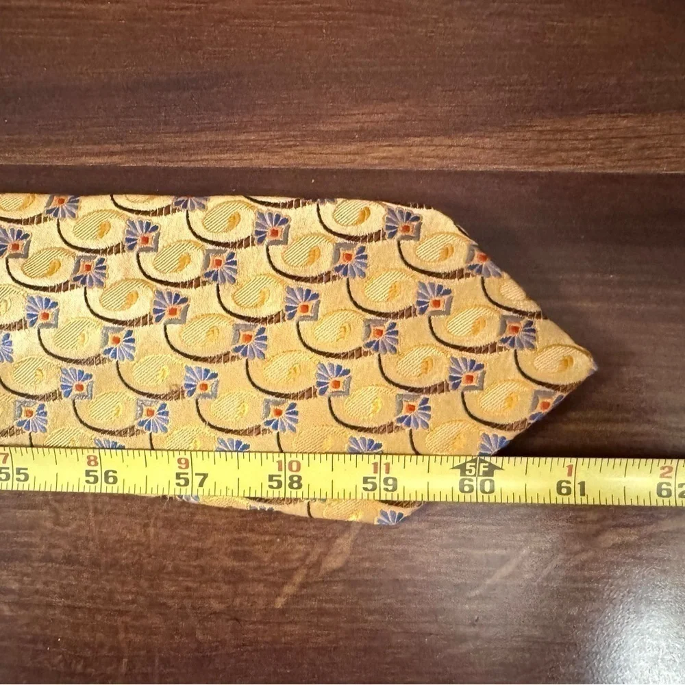 JOS. A. BANK Signature Gold Golden Yellow Pure Silk Necktie Made in Italy
